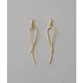 360°どこからも、美しいラインを見せるイヤリング