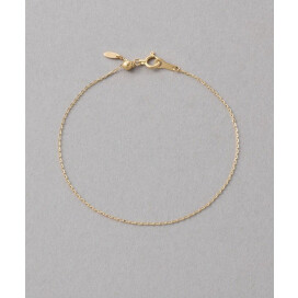 シーズンやシーンを問わず活躍する、シンプルでさりげなくも存在感のあるスキンジュエリー