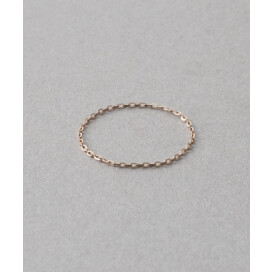 K18ゴールドならではの深みのある色合いで、上品な存在感を発揮します。