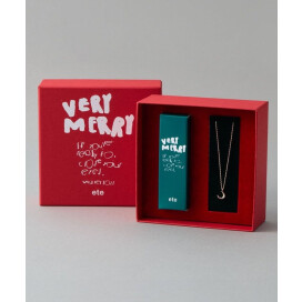 ブランド初となる、オリジナル調香のアロマミストとジュエリーのコフレ