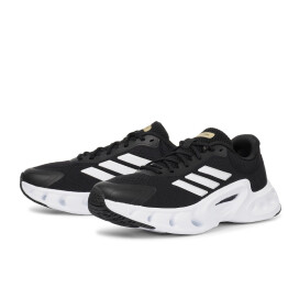adidas スニーカーも快適