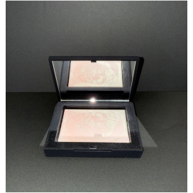 NARS　数量限定「ライトリフレクティング プリズマティックパウダー」