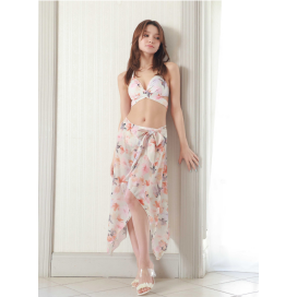 華やかで可愛い♥お揃いコーデも楽しめちゃう新作ビキニ♡