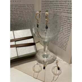【Earrings　Collection】