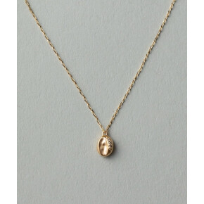 セミロングネックレスでレイヤースタイルにもオススメ