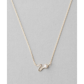 オフィスにもカジュアルにも活躍してくれるアイテム