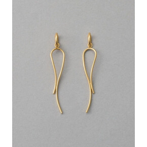 360°どこからも、美しいラインを見せるイヤリング