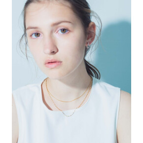 レイヤードスタイルで首元に存在感を