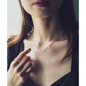 ゆるやかな大人の抜け感を