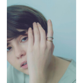 バイカラーでこなれ感を