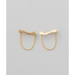 軽やかなシルエットのイヤリング