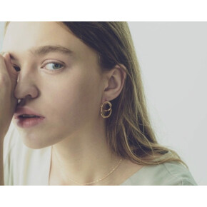 耳元にポイントを