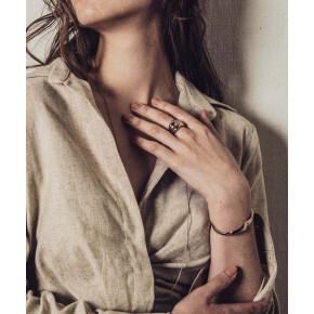 大振りリングでトレンド感を