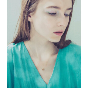 肌の上に瑞々しい表情を