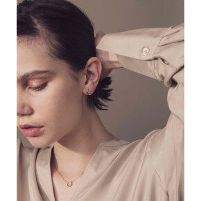 さりげない存在感を耳元に