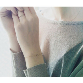 デイリーコーデにブラウンダイヤモンドで華やかさを