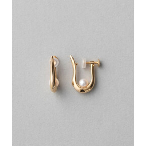 トレンドのパールを上品に魅せるイヤリング