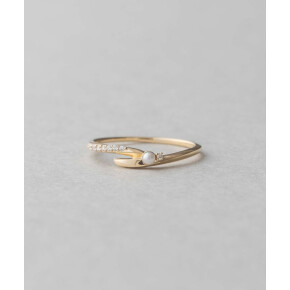 華奢なパールとダイヤモンドをあしらったリング