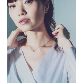 ミストピンクゴールドで胸元に印象を