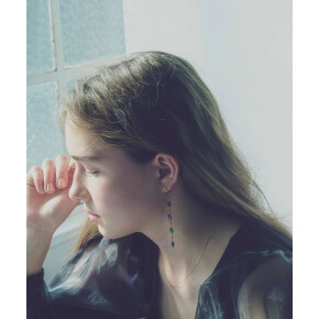 表情が変わるイヤリング