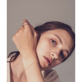 その凛としたムードを纏ったコレクション