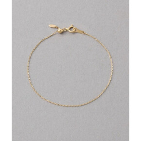 シーズンやシーンを問わず活躍する、シンプルでさりげなくも存在感のあるスキンジュエリー