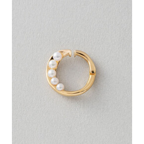 上品なカフで耳元に華やかさを