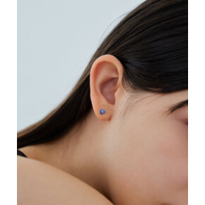 肌なじみのいいカラーから、スタイリングのポイントになるカラーまで取り揃えたスタッドピアス