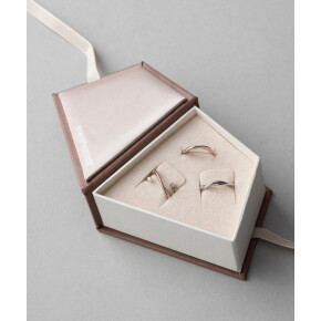 ミストピンクゴールドカラーで華やかさを