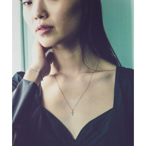 プラチナカラーで上品な華やかさを