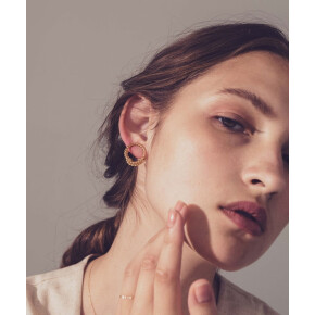 耳元にポイントを