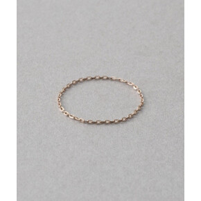 K18ゴールドならではの深みのある色合いで、上品な存在感を発揮します。