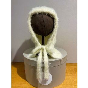 ふわふわ素材の紐付きバラクラバ✨