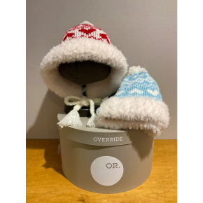 柄も可愛い、ボンボン帽子🎄💕