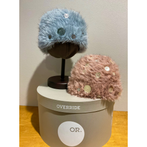 ボタンがアクセントのニットワッチ✨