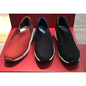 NEW  COLOR!   ハンズフリークロスインステップスニーカー