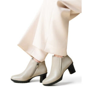 【NEW   フレックスヒールショートブーツ】