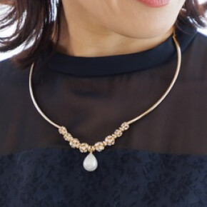 大人可愛いメタルバーネックレス
