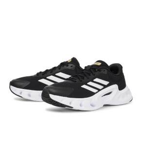 adidas スニーカーも快適