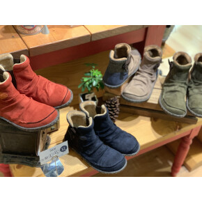 ほっこり素材のショートブーツ☆