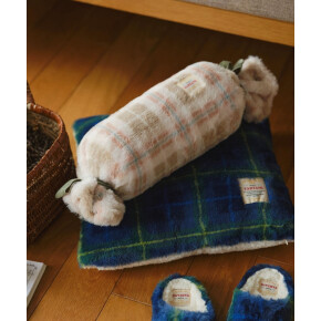 アフタヌーンティーオリジナルのチェック柄を使用したボルスタークッション♪