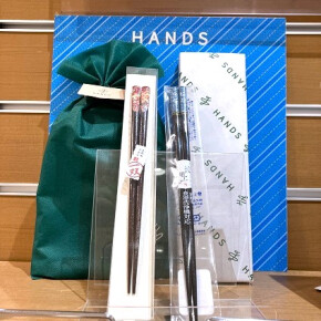 帰省には名入れ箸で家族団らん