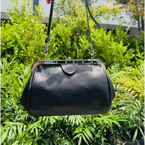 イタリアトスカーナの革でつくる車掌さんバッグ