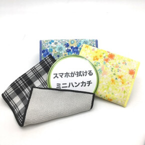 ハンカチだけどスマホが拭ける⁉