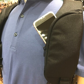 背負ったままでスマホも定期も