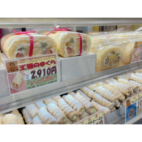 ビックリロールケーキです^^