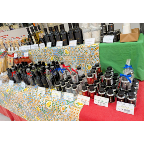 正面催事場【カーザアデーレ】シチリア島のオリーブオイル