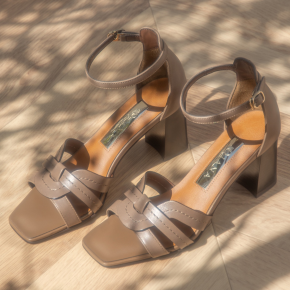 定番サンダル★