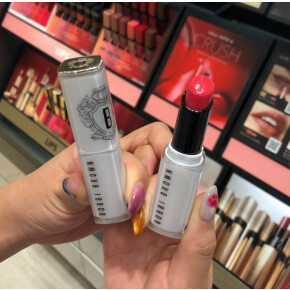 BOBBI BROWNよりエクストラ リップ ティンテッド バームが登場！