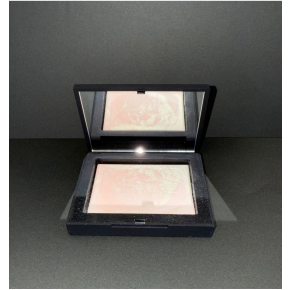 NARS　数量限定「ライトリフレクティング プリズマティックパウダー」